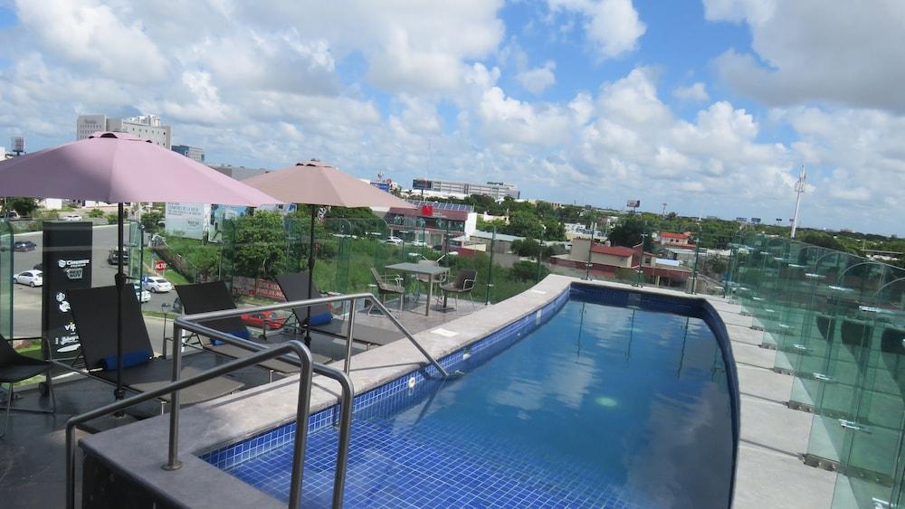 Hilton Garden Inn Mérida Exterior photo