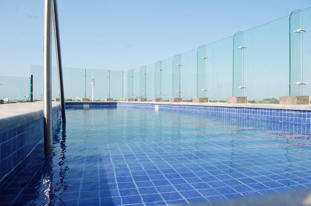 Hilton Garden Inn Mérida Exterior photo
